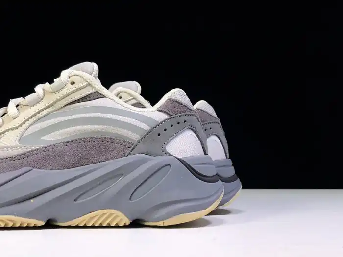 MaikeSneakers Adidas Yeezy Boost 700 v2 Tephra FU7914 0122