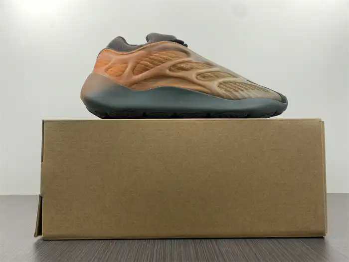 MaikeSneakers Adidas Yeezy Boost 700 V3 Copfade GY4109 0201