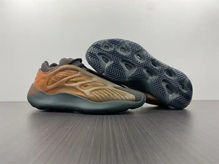 MaikeSneakers Adidas Yeezy Boost 700 V3 Copfade GY4109 0201