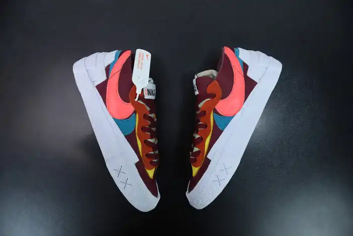 MaikeSneakers Nike Blazer Low sacai KAWS Red DM7901-600 0205