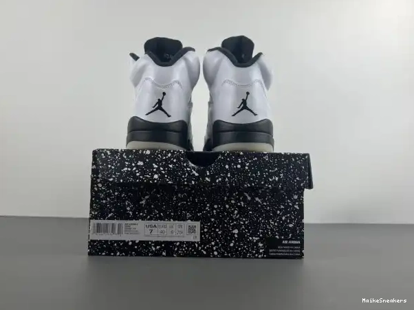 MaikeSneakers 'WHITE BLACK' JORDAN DD0587-110 AIR RETRO 5 0207