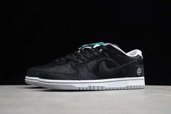 MaikeSneakers Nike SB Dunk Low Medicom Toy (2020) CZ5127-001 0205