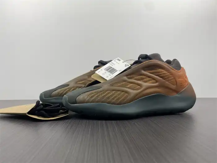 MaikeSneakers Adidas Yeezy Boost 700 V3 Copfade GY4109 0201