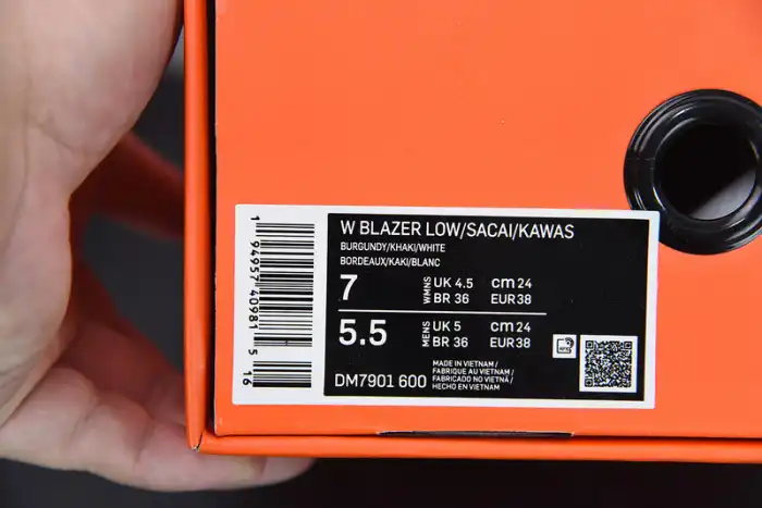 MaikeSneakers Nike Blazer Low sacai KAWS Red DM7901-600 0205