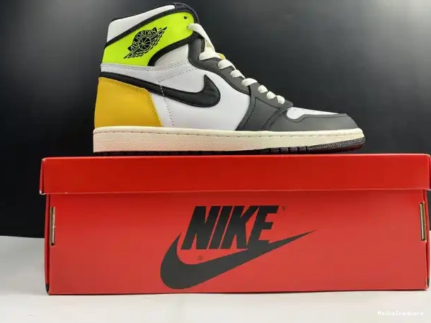 MaikeSneakers 555088-118 AIR 1 HIGH OG RETRO JORDAN GOLD' 'VOLT 0219