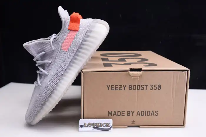 MaikeSneakers Adidas Yeezy Boost 350 V2 Tail Light FX9017 0201